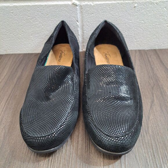 Trotters Deanna Casual Loafer. Sparkly Black FLAT Shoes Women's Size 9.5 Wide - Picture 1 of 8